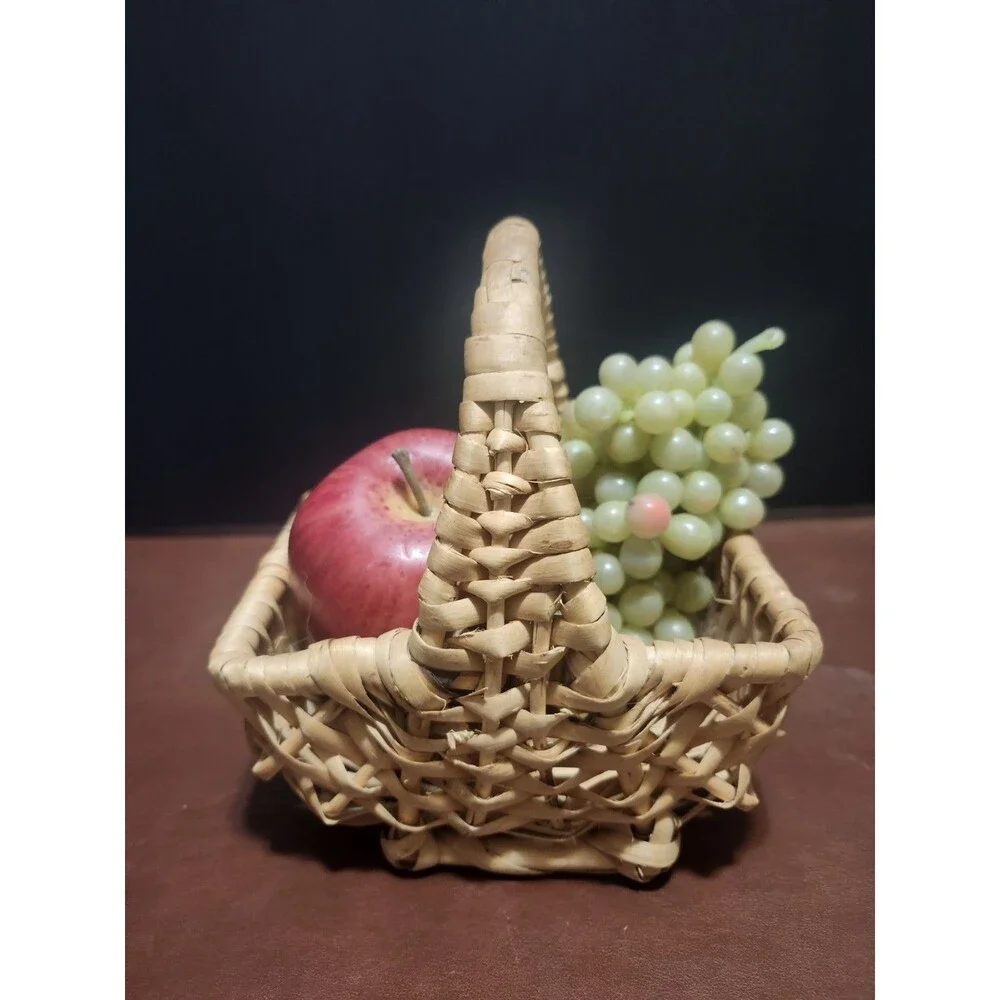 Brown Wicker Rectangular Fruit Basket w/ Handle, Freestanding Indoor, 1 Pack